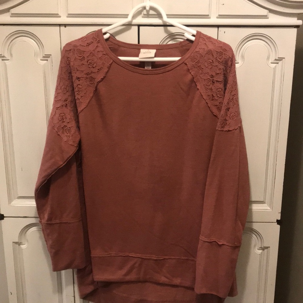 Large Knox Rose brand long sleeve shirt.